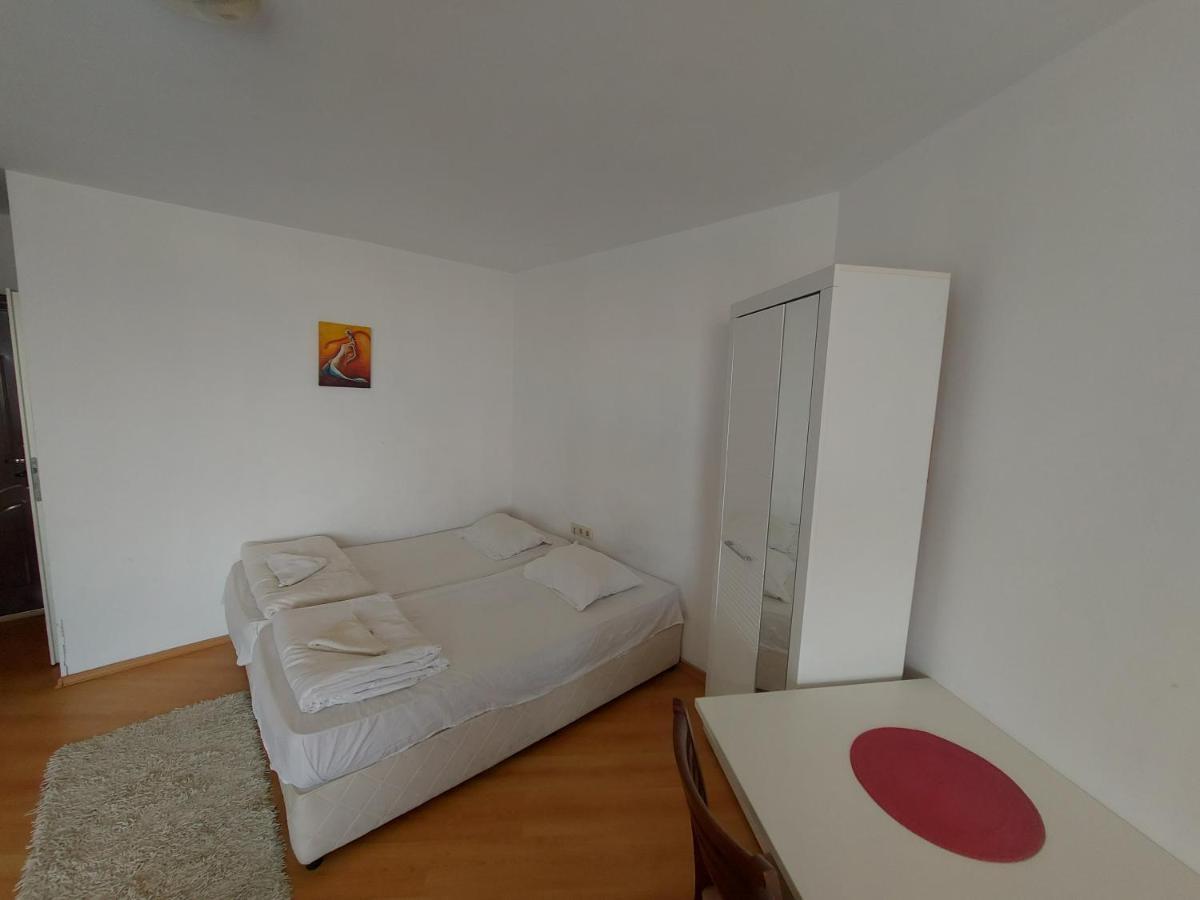 Studios & Apartments Perla Slăntjev Brjag Exteriör bild